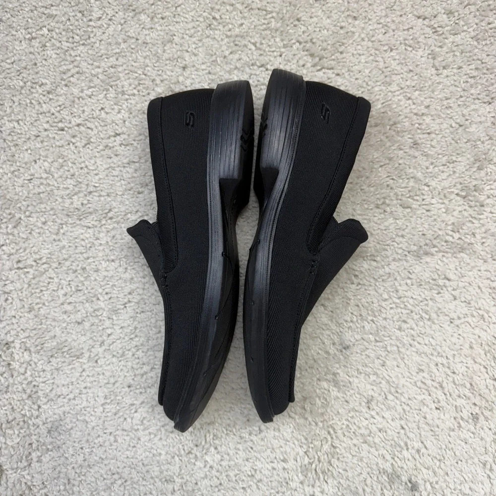 Skechers gently used